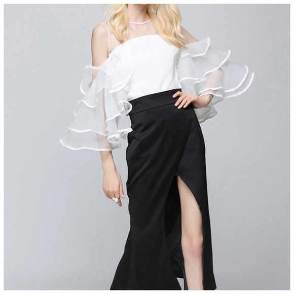 🎁 White Layered Tulle Side Sleeve Top - Picture 3 of 8
